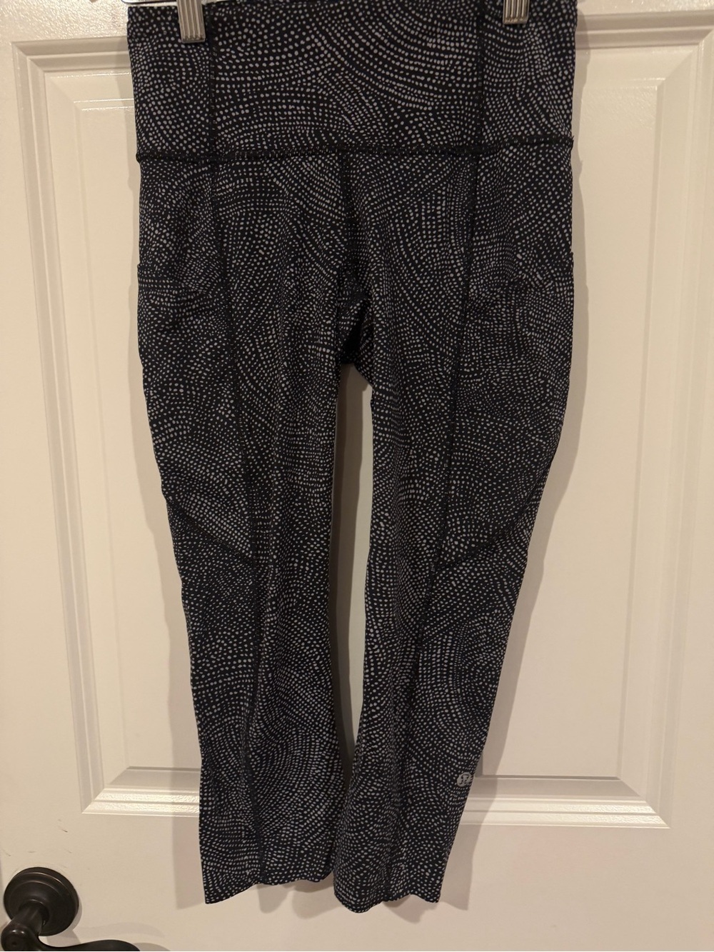 lululemon athletica Black Leggings with White Dot Swirl Print capri 4 - flawed
